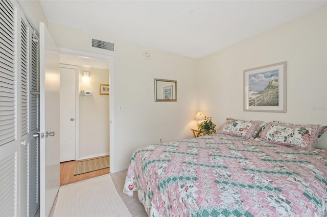 7304 W Country Club Dr N Unit 113, Sarasota, FL 34243 - carpeted bedroom featuring baseboards