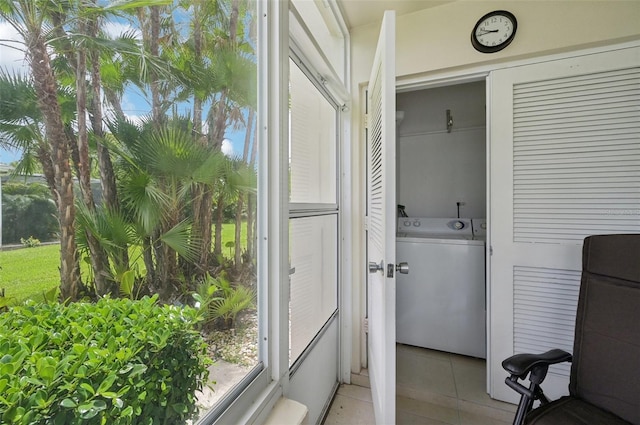 7304 W Country Club Dr N Unit 113, Sarasota, FL 34243 - laundry area featuring washer / clothes dryer and light tile patterned flooring