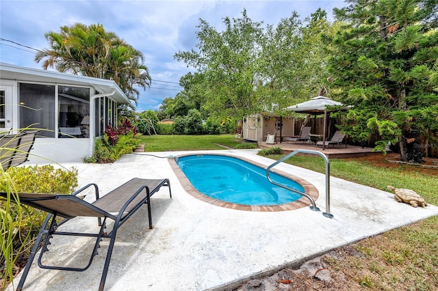614 12th St NW, Largo, FL 33770 - swimming pool with a patio area, a yard, a sunroom, and a shed