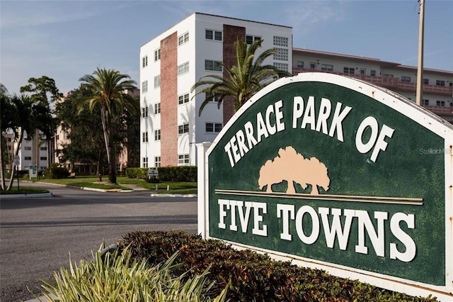 5501 80th St N Unit 206, Saint Petersburg, FL 33709 - view of community sign