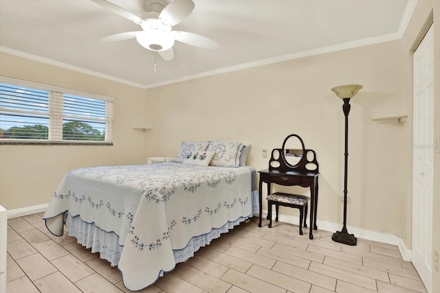 5501 80th St N Unit 206, Saint Petersburg, FL 33709 - bedroom with crown molding, a ceiling fan, and light wood-type flooring