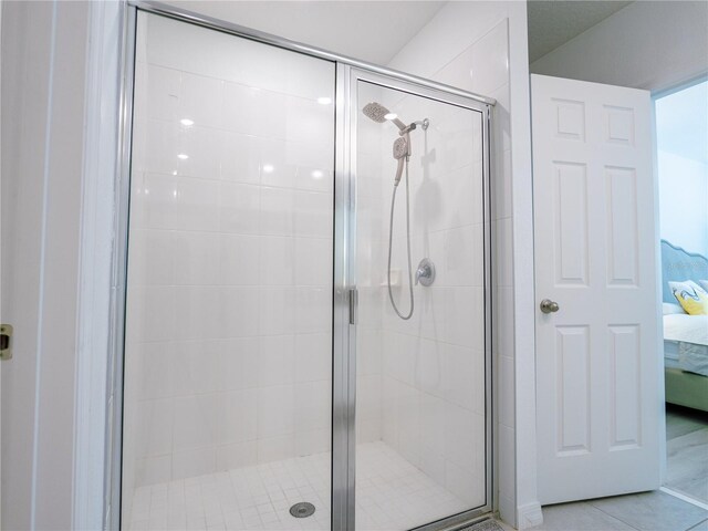 573 Vista Villages Blvd, Davenport, FL 33896 - bathroom with ensuite bath and a stall shower