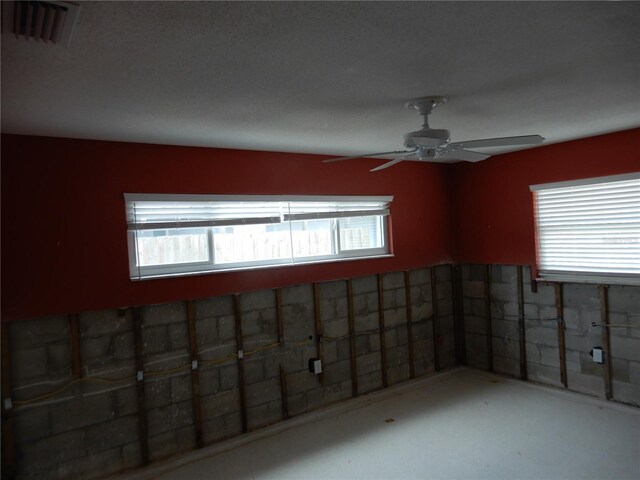 1897 Dolphin Blvd S, Saint Petersburg, FL 33707 - unfurnished room featuring a ceiling fan