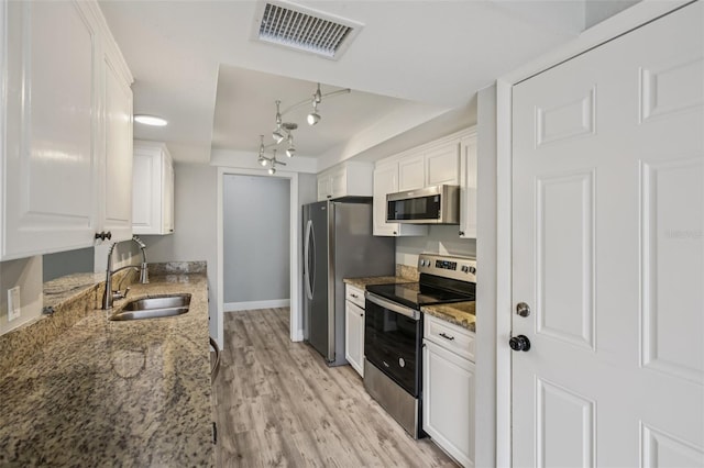 3121 Egret Ter, Safety Harbor, FL 34695 - kitchen with appliances with stainless steel finishes, a sink, and white cabinetry