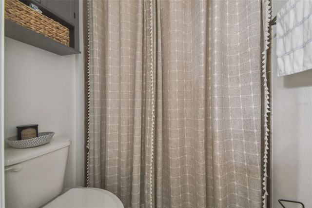 10422 Fenceline Rd, New Port Richey, FL 34655 - bathroom featuring toilet and a shower with shower curtain