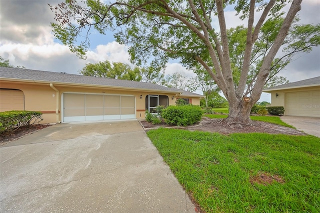 1508 Ingram Dr Unit 20, Sun City Center, FL 33573 - ranch-style house featuring stucco siding, concrete driveway, and a garage