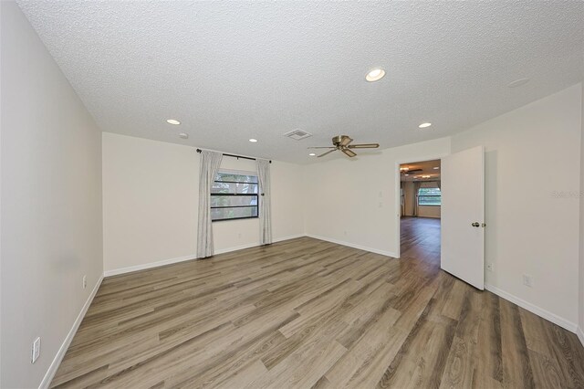 1508 Ingram Dr Unit 20, Sun City Center, FL 33573 - empty room with light wood-type flooring, a textured ceiling, ceiling fan, recessed lighting, and baseboards