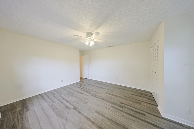 1508 Ingram Dr Unit 20, Sun City Center, FL 33573 - empty room with ceiling fan, wood finished floors, baseboards, and a textured ceiling