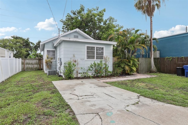 1525 38th Ave N, Saint Petersburg, FL 33704 - view of side of home with cooling unit