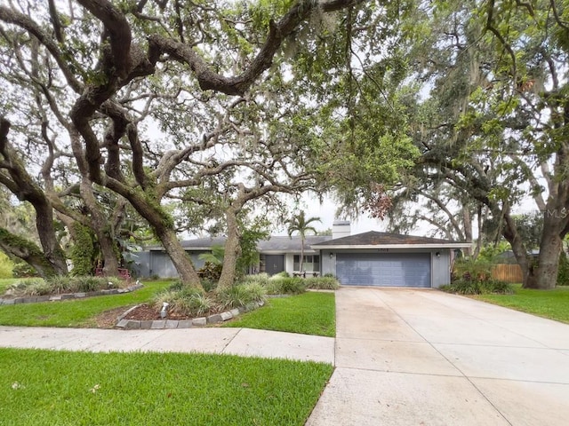 3005 Wilton Ln, Valrico, FL 33596 - single story home featuring driveway and an attached garage
