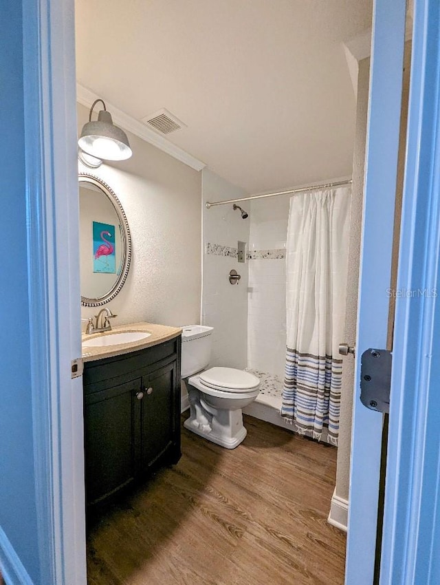 85 Heather Point Ct Unit 850, New Smyrna Beach, FL 32169 - full bathroom featuring toilet, wood finished floors, tiled shower, and vanity