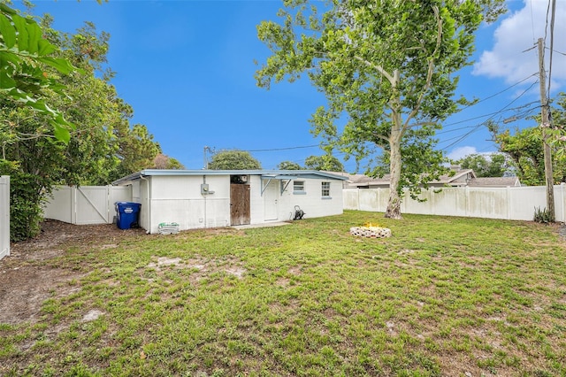 8556 91st Ter, Seminole, FL 33777 - view of yard featuring a gate