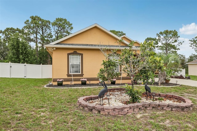14494 Copeland Way, Brooksville, FL 34604 - view of front facade featuring stucco siding and a gate