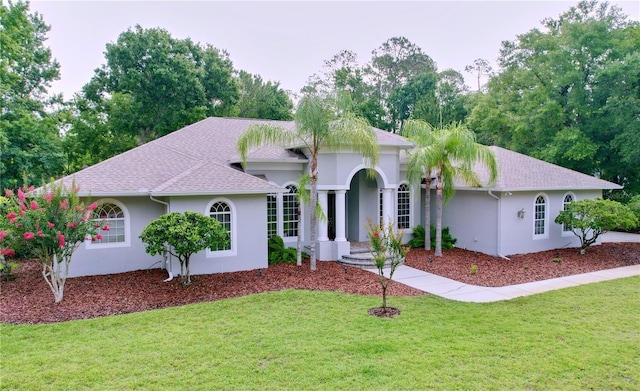 27511 Hialeah Way, Wesley Chapel, FL 33544 - view of front of property featuring stucco siding, a front lawn, and roof with shingles