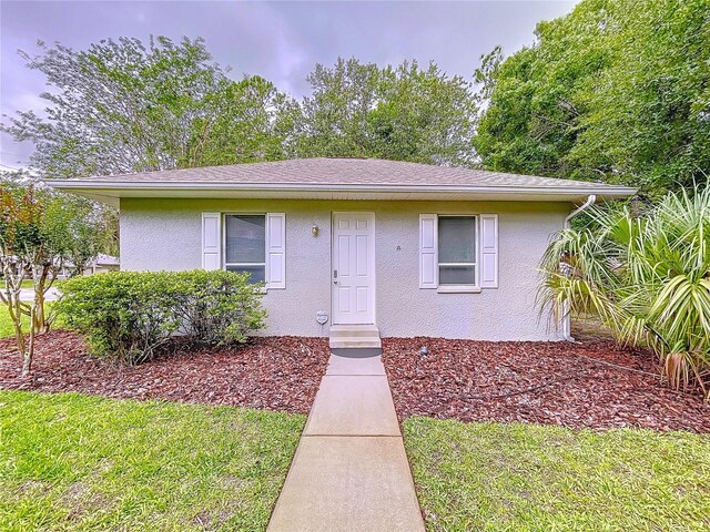 27511 Hialeah Way, Wesley Chapel, FL 33544 - bungalow-style house featuring stucco siding