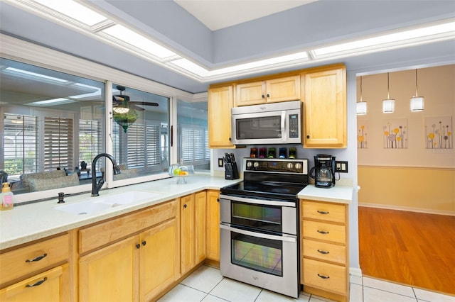 6143 Black Walnut Dr, Bartow, FL 33830 - kitchen featuring stainless steel appliances, a sink, light brown cabinetry, and light countertops