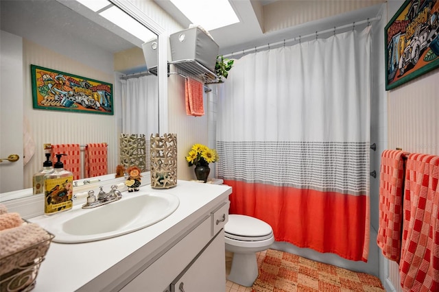 1151 Lancer Ln, Tarpon Springs, FL 34689 - full bath featuring vanity, toilet, and curtained shower