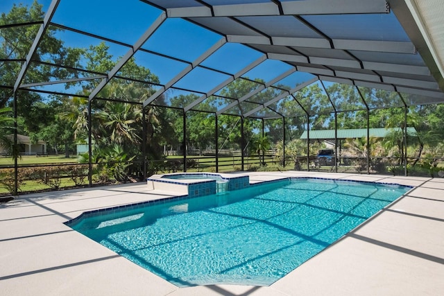 3452 Forelock Rd, Tarpon Springs, FL 34688 - view of swimming pool featuring a pool with connected hot tub and a patio