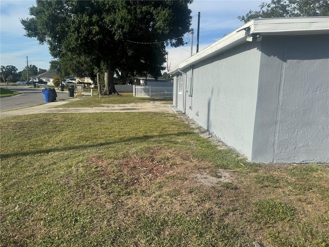 8502 Grapefruit Ave, Tampa, FL 33619 - view of yard