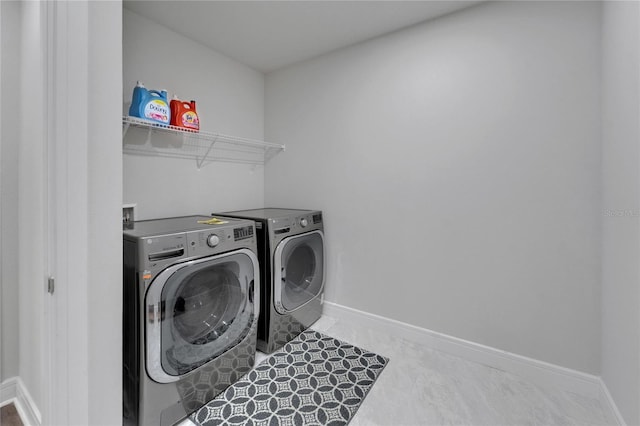 6658 Devlin Ln, Wesley Chapel, FL 33545 - laundry room featuring washing machine and clothes dryer and baseboards
