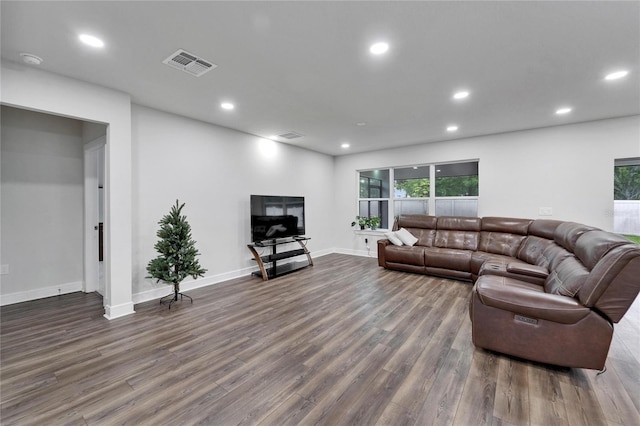 6658 Devlin Ln, Wesley Chapel, FL 33545 - living room featuring wood finished floors, recessed lighting, plenty of natural light, and baseboards