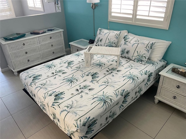 800 Bayway Blvd Unit 14, Clearwater Beach, FL 33767 - bedroom with multiple windows