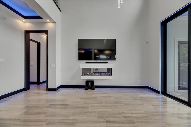 6528 Simone Shores Cir, Apollo Beach, FL 33572 - unfurnished living room with baseboards and recessed lighting