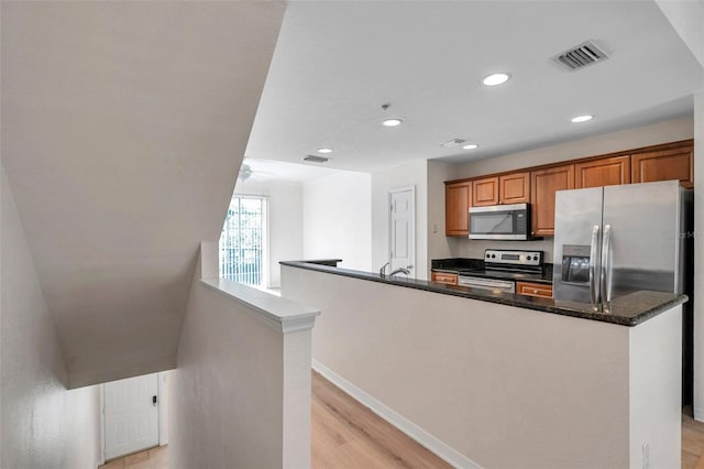 113 S Sherrill St Unit 113, Tampa, FL 33609 - kitchen featuring stainless steel appliances, recessed lighting, light wood-style flooring, brown cabinets, and ceiling fan