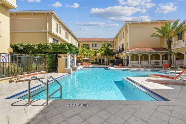 113 S Sherrill St Unit 113, Tampa, FL 33609 - community pool featuring a patio area