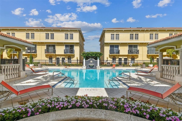 113 S Sherrill St Unit 113, Tampa, FL 33609 - community pool with a patio