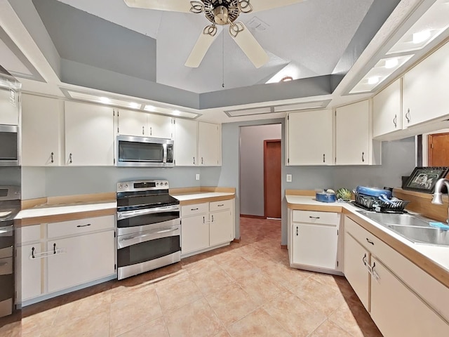 13094 Huntington Woods Ave, Spring Hill, FL 34609 - kitchen with stainless steel appliances, a ceiling fan, light countertops, and a sink