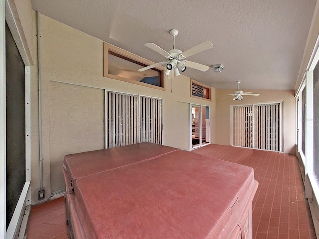 13094 Huntington Woods Ave, Spring Hill, FL 34609 - sunroom featuring a ceiling fan and vaulted ceiling