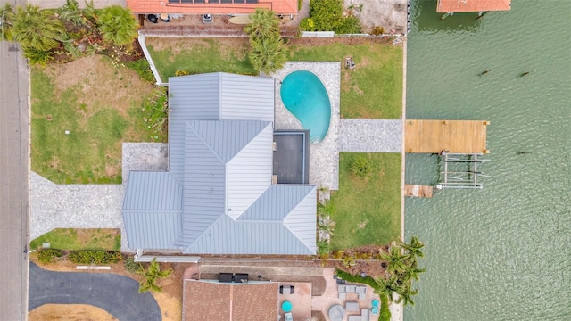 319 Midway Is, Clearwater Beach, FL 33767 - bird's eye view of a pool and a nearby body of water