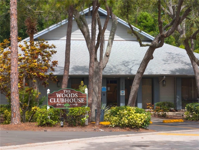 39650 US Highway 19 N, Tarpon Springs, FL 34689 - view of property featuring uncovered parking