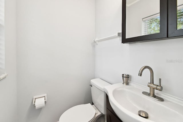 229 Temple Ave, Fern Park, FL 32730 - half bath featuring vanity and toilet