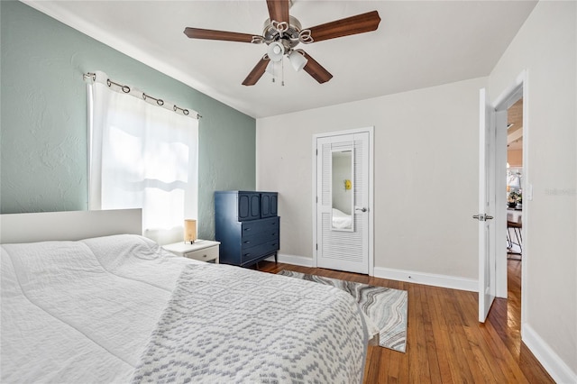 2709 Upton St S, Gulfport, FL 33711 - bedroom with hardwood / wood-style floors, baseboards, and a ceiling fan