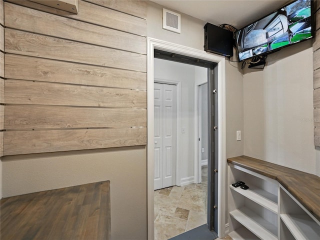 6957 Boulder Run Loop, Wesley Chapel, FL 33545 - view of mudroom