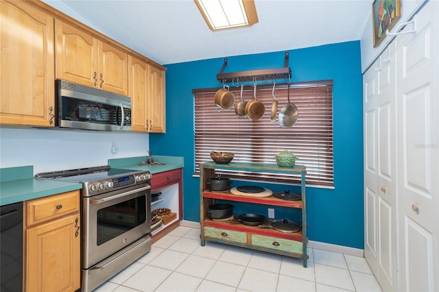 4783 Palermo Ct NE, Saint Petersburg, FL 33703 - kitchen with stainless steel appliances, light brown cabinets, baseboards, and light countertops