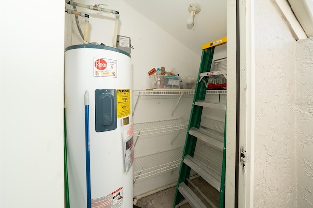 4783 Palermo Ct NE, Saint Petersburg, FL 33703 - utilities featuring electric water heater