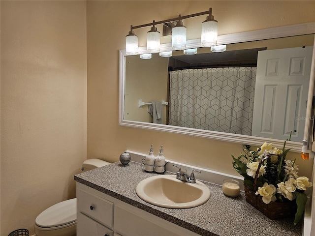 505 Innergary Pl, Valrico, FL 33594 - bathroom with vanity, toilet, and a shower with shower curtain