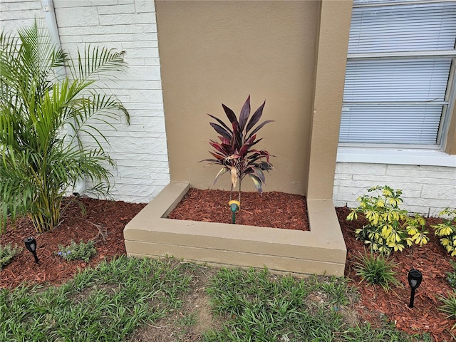 505 Innergary Pl, Valrico, FL 33594 - exterior view of stucco siding
