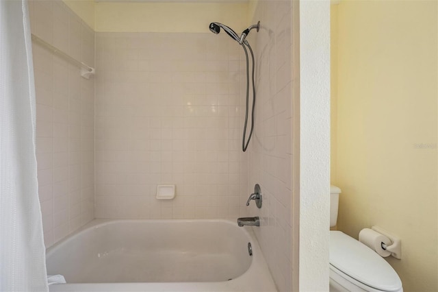 9806 Bennington Dr, Tampa, FL 33626 - full bath featuring toilet and shower / tub combo with curtain