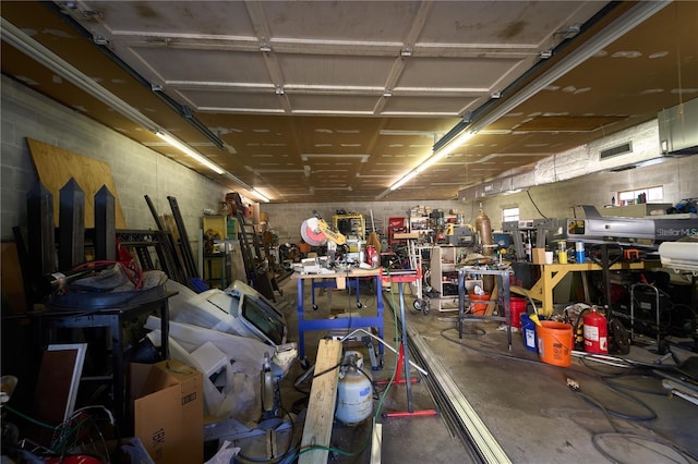 18121 Geraci Rd, Lutz, FL 33548 - garage featuring a workshop area and concrete block wall