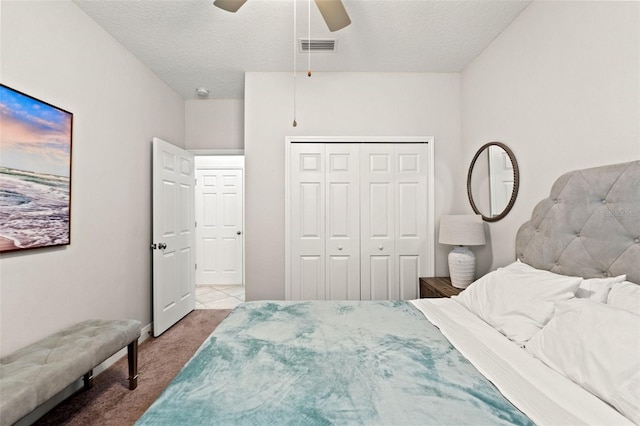 18620 Rococo Rd, Spring Hill, FL 34610 - bedroom featuring carpet floors, a closet, a ceiling fan, and a textured ceiling