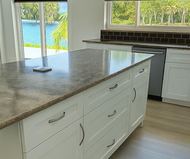 5264 S Spy Glass Pt, Homosassa, FL 34448 - kitchen featuring dishwasher, white cabinets, decorative backsplash, and light wood-style floors