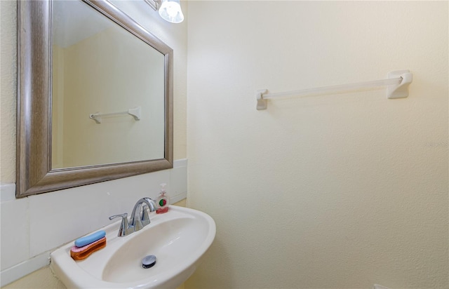 3305 Hoylake Ct, Land O Lakes, FL 34638 - bathroom with a sink