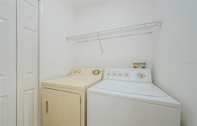 3305 Hoylake Ct, Land O Lakes, FL 34638 - laundry room featuring washer and dryer