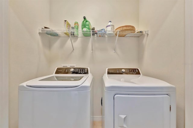 3320 Pleasant Willow Ct, Brandon, FL 33511 - washroom featuring washing machine and clothes dryer