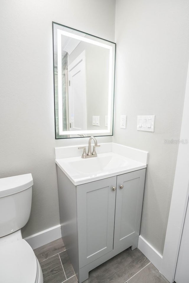 913 Spindle Palm Way, Apollo Beach, FL 33572 - bathroom featuring baseboards, toilet, and vanity