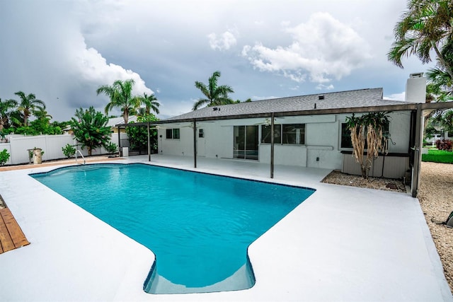913 Spindle Palm Way, Apollo Beach, FL 33572 - view of swimming pool featuring a patio